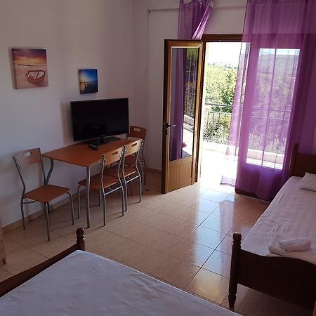 Vila Melpo Apartments Ilias Eksteriør billede